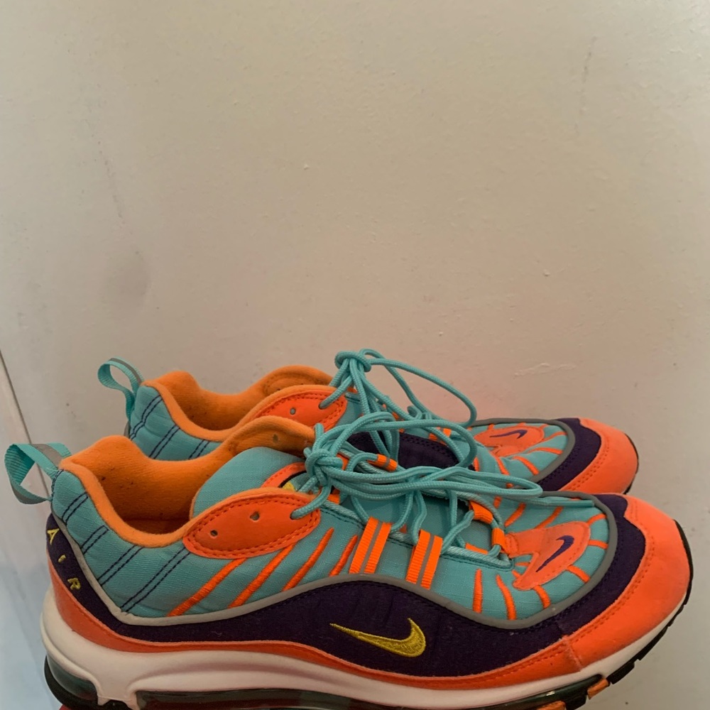 Nike - Picture 4 of 8